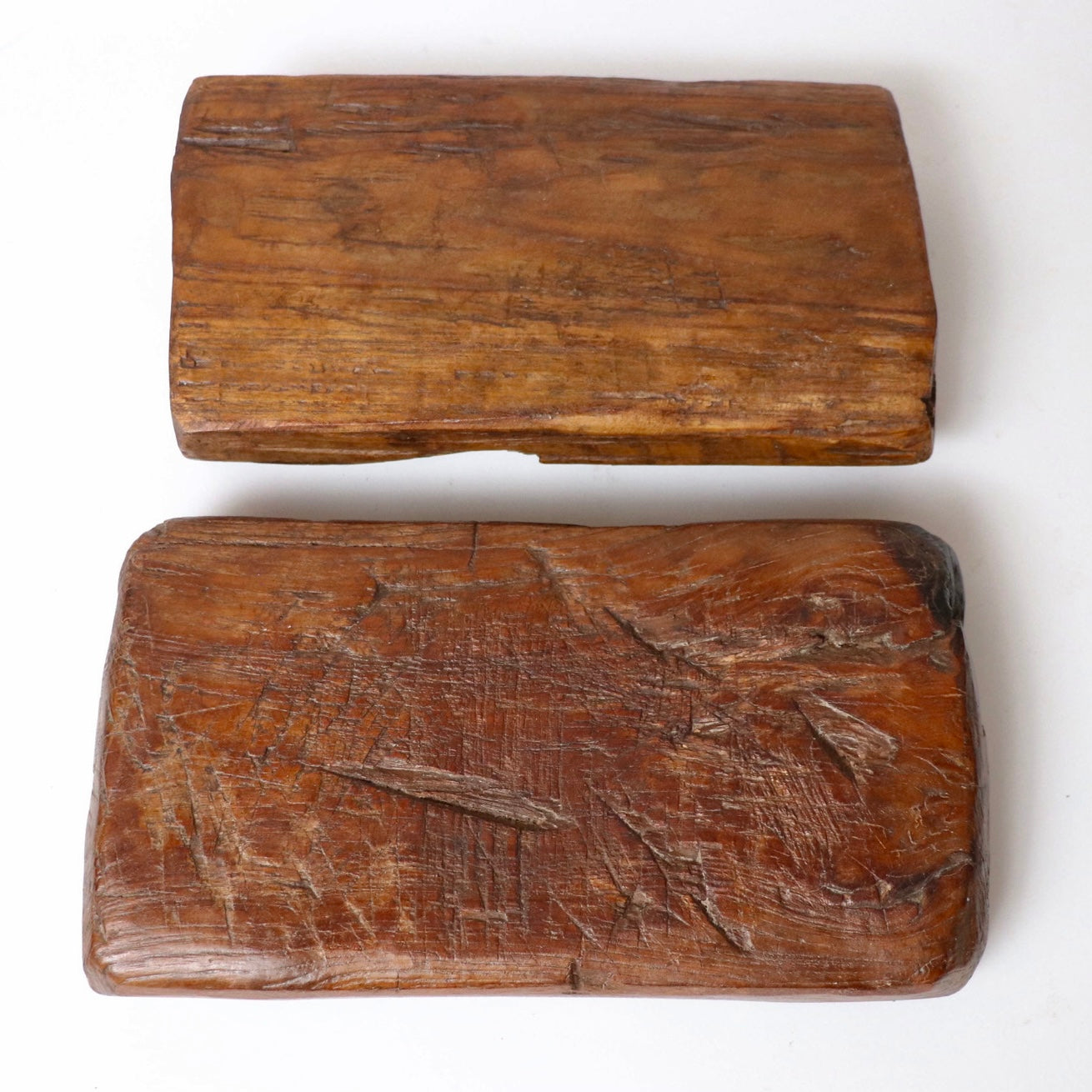Vintage Wood Risers – Onyx and Linen